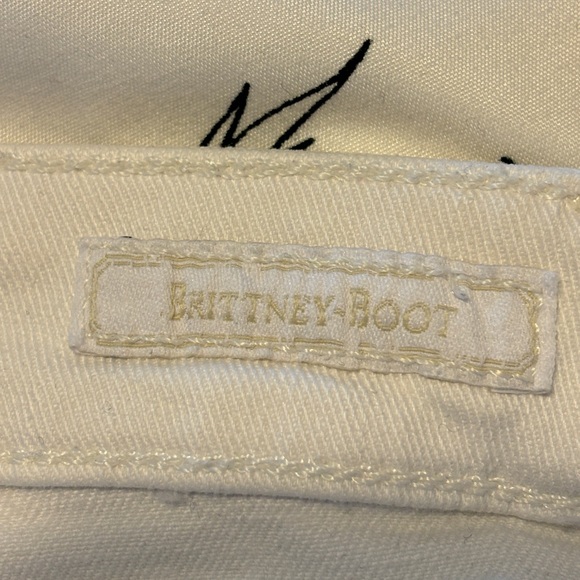 Women’s Guess Brittany Boot White Jeans - Picture 4 of 8
